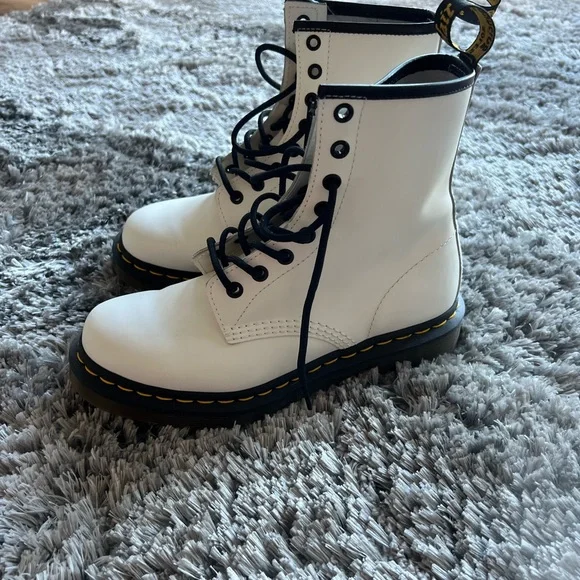 Dr Martens boots - Picture 3 of 5